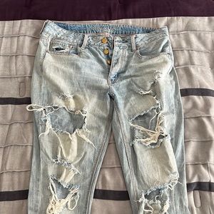American Eagle tomgirl destroyed light wash jeans